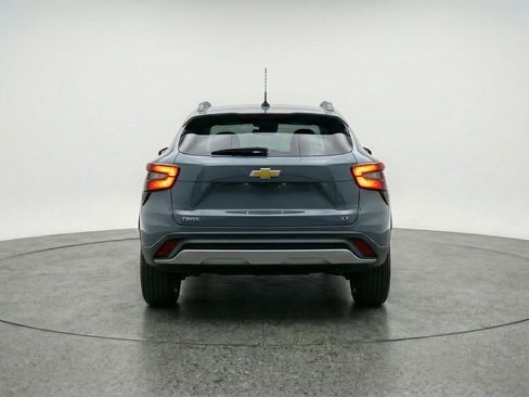 Used 2025 Chevrolet Trax LT image 7