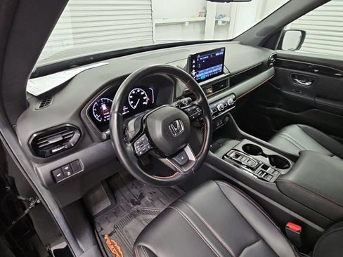 Used 2025 Honda Pilot TrailSport image 12