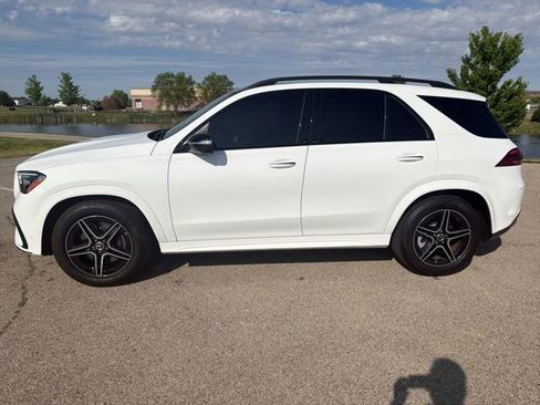 Used 2024 Mercedes-Benz GLE 450 4MATIC w/ AMG Line Exterior image 3