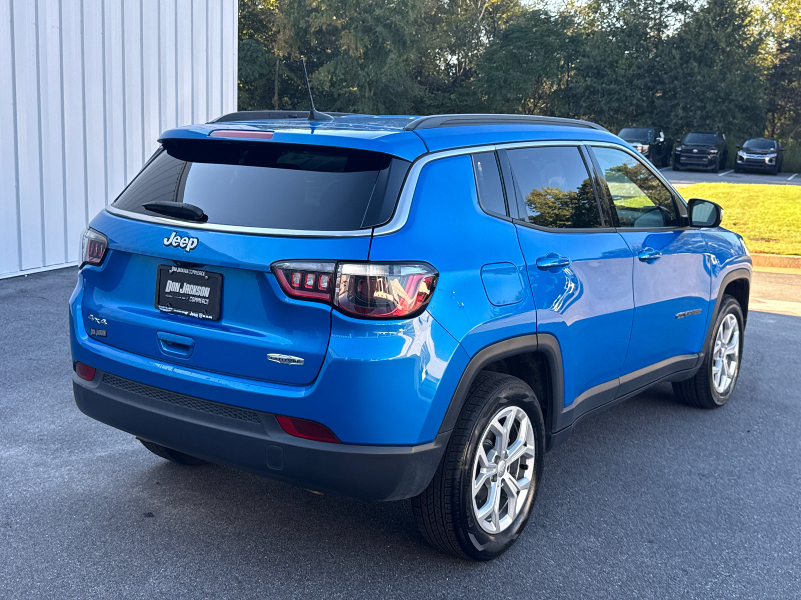 Used 2024 Jeep Compass Latitude AWD/4WD image 5