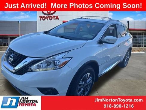 Used 2017 Nissan Murano SL w/ Cargo Package FWD image 2