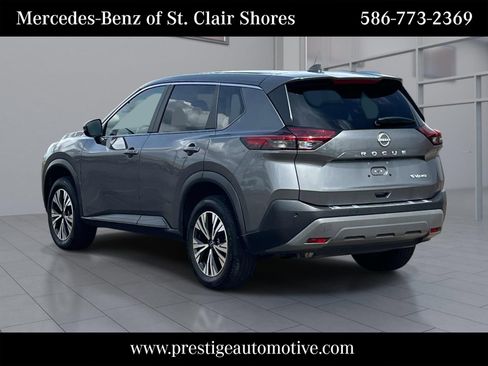 Used 2022 Nissan Rogue SV AWD/4WD image 3