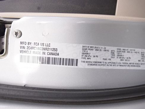 Used 2022 Chrysler Pacifica Touring-L image 30