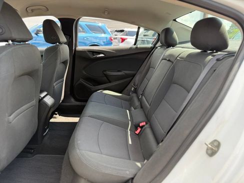 Used 2017 Chevrolet Cruze LT FWD image 11