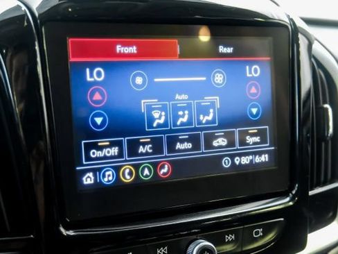 Used 2020 Chevrolet Traverse RS FWD image 36