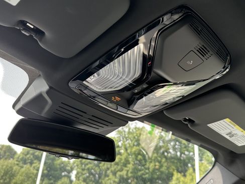 Used 2026 BMW X5 M60i w/ Executive Package image 25