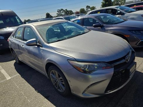 Used 2016 Toyota Camry SE FWD image 2
