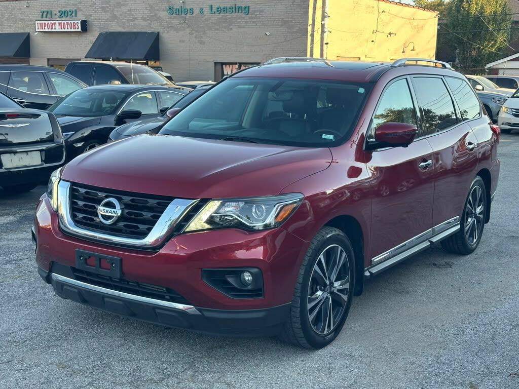 Used 2017 Nissan Pathfinder Platinum w/ Family Entertainment Package FWD image 3