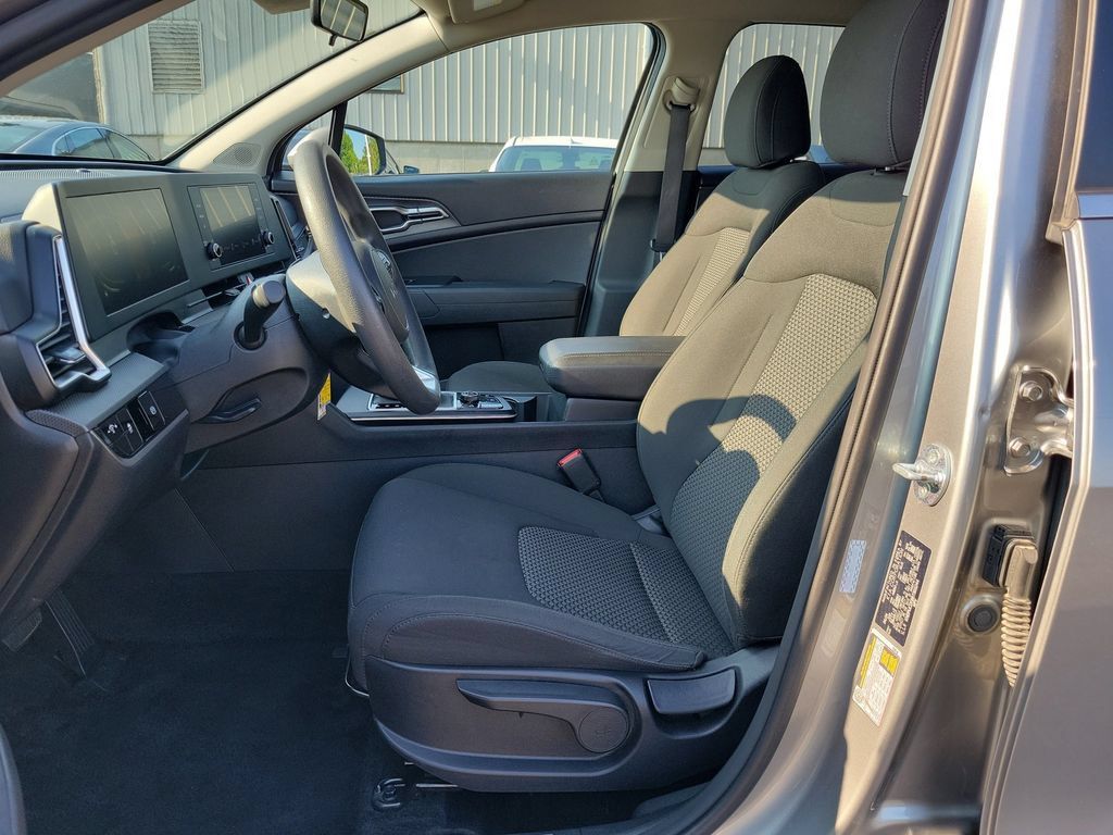 Used 2024 Kia Sportage LX AWD/4WD image 19