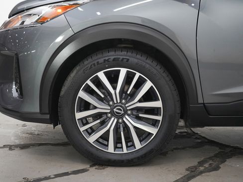 Used 2022 Nissan Kicks SV FWD image 29