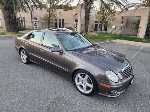 Used 2009 Mercedes-Benz E 350 Sedan image 9