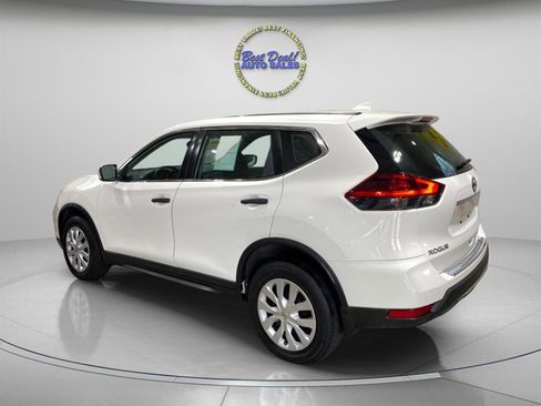 Used 2018 Nissan Rogue S image 2