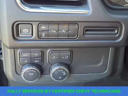 Used 2024 Chevrolet Suburban LT image 25