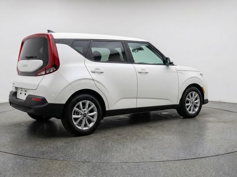 Used 2025 Kia Soul LX w/ LX Technology Package FWD image 9