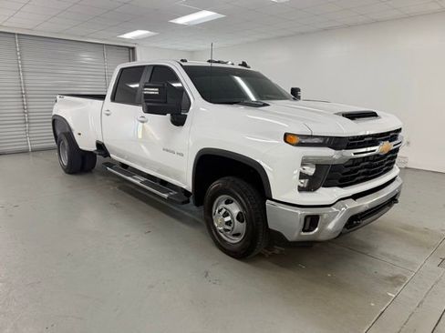 Used 2025 Chevrolet Silverado 3500 LT w/ All Star Edition image 3