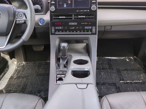 Used 2020 Toyota Avalon Limited w/ Advanced Safety Package FWD image 18