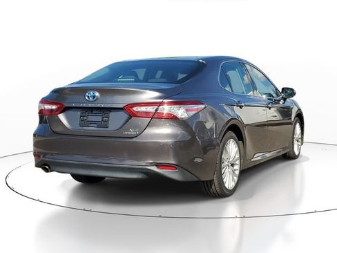 Used 2018 Toyota Camry XLE FWD image 4