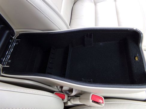 Used 2003 Cadillac De Ville Sedan w/ Comfort & Convenience Package image 34