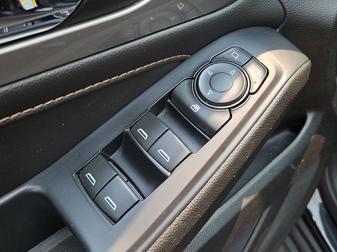Used 2021 Chevrolet Traverse LS FWD image 25