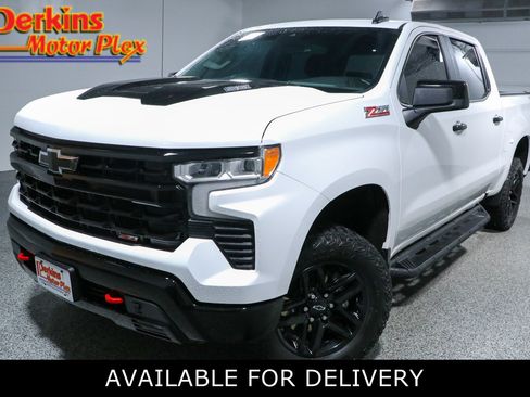 Used 2024 Chevrolet Silverado 1500 LT Trail Boss w/ Convenience Package II AWD/4WD image 1