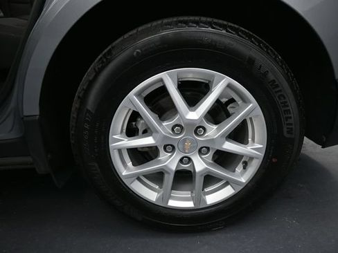 Used 2023 Chevrolet Equinox LT FWD image 11