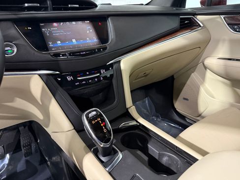 Used 2017 Cadillac XT5 Luxury w/ Driver Awareness Package image 29