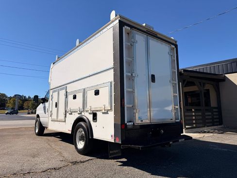 Used 2022 Ford E-350 and Econoline 350 Super Duty w/ Power Windows & Locks Group RWD image 3