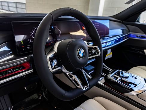 Used 2026 BMW 740i w/ Executive Package RWD image 16