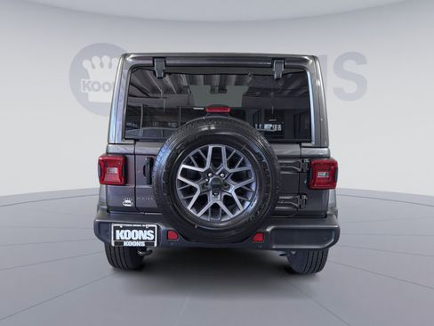 Used 2025 Jeep Wrangler Sahara image 5