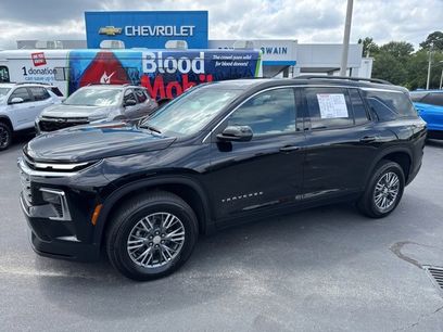 Used 2025 Chevrolet Traverse LT
