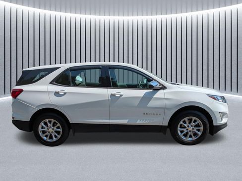 Used 2018 Chevrolet Equinox LS FWD image 3