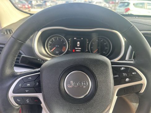 Used 2015 Jeep Cherokee Latitude w/ Cold Weather Group FWD image 17