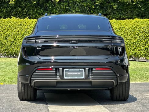 New 2026 Porsche Macan Turbo Electric AWD/4WD image 7