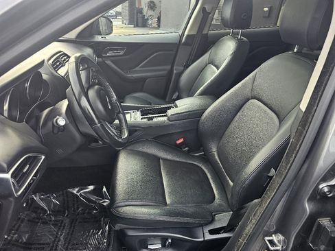 Used 2019 Jaguar F-PACE Premium image 20