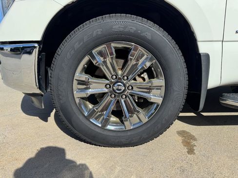 Used 2019 Nissan Titan SV w/ SV Convenience Package image 10