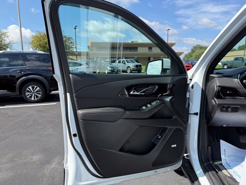 Used 2023 Chevrolet Traverse RS w/ LPO, Floor Liner Package AWD/4WD image 51