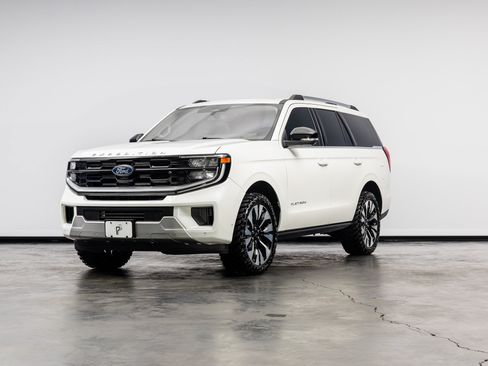 Used 2025 Ford Expedition Platinum w/ Driver's Package AWD/4WD image 7