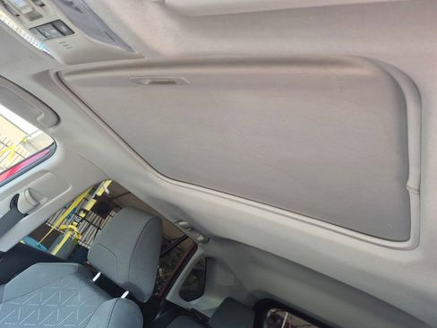Used 2021 Toyota RAV4 XLE w/ Convenience Package FWD image 14