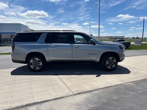 Certified 2025 Chevrolet Suburban Z71 AWD/4WD image 3