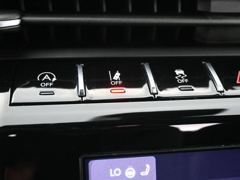 Used 2022 Jeep Grand Cherokee Altitude AWD/4WD image 16
