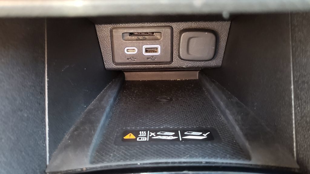 Used 2023 Chevrolet Bolt EUV LT FWD image 37