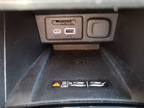 Used 2023 Chevrolet Bolt EUV LT FWD image 37