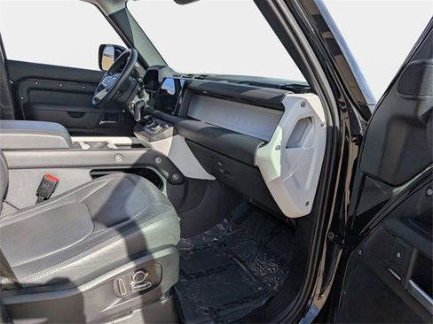 Used 2025 Land Rover Defender 130 S image 8