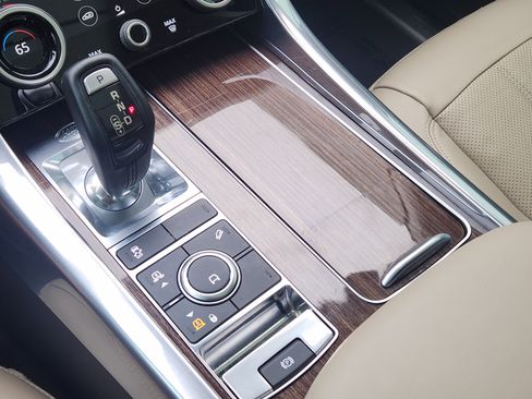 Used 2018 Land Rover Range Rover Sport HSE image 20