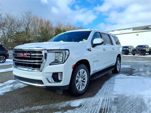 Used 2023 GMC Yukon XL SLT image 3