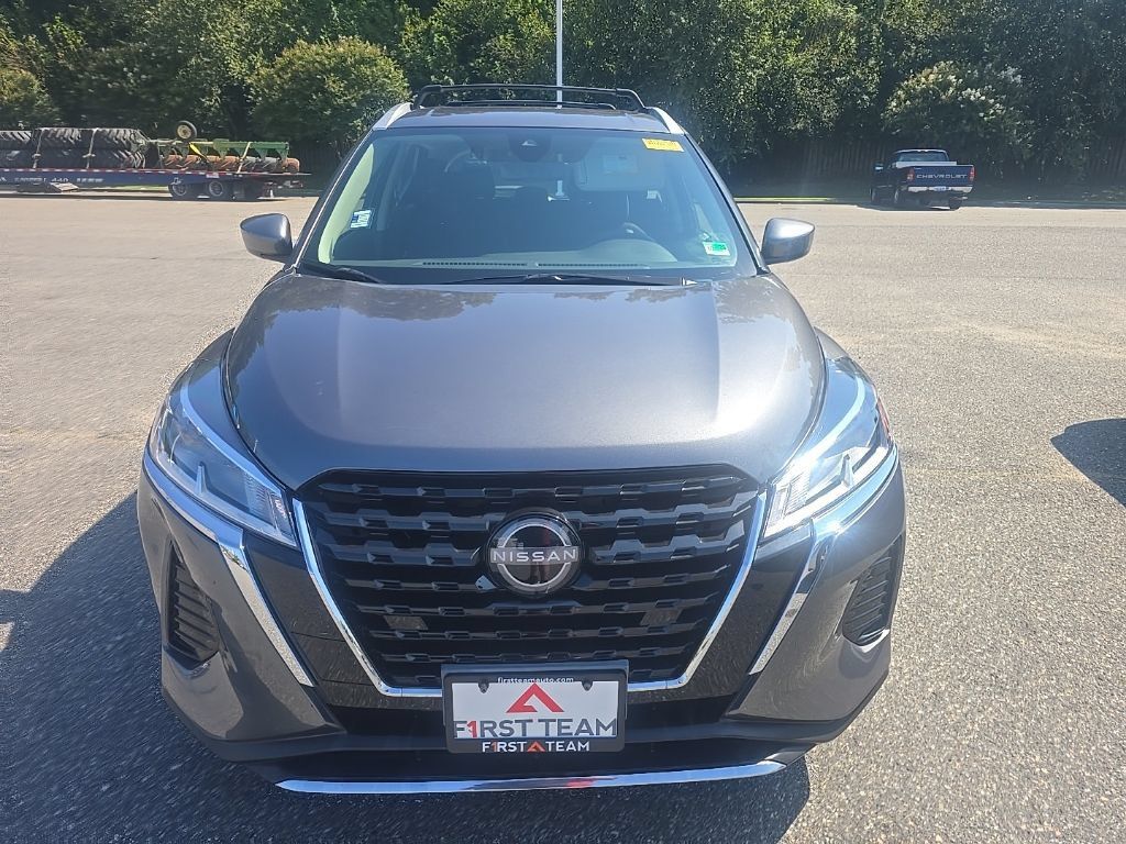 Used 2024 Nissan Kicks SV w/ Interior Electronics Package FWD image 2