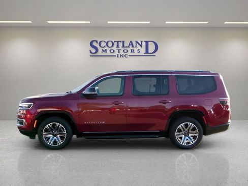 Used 2025 Jeep Wagoneer 4WD image 1