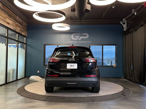 Used 2023 Chevrolet Bolt LT w/ Infotainment Package FWD image 4