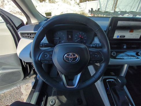 Used 2023 Toyota Corolla Cross LE image 10