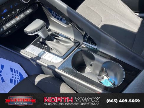 Used 2025 Hyundai Elantra SEL FWD image 10